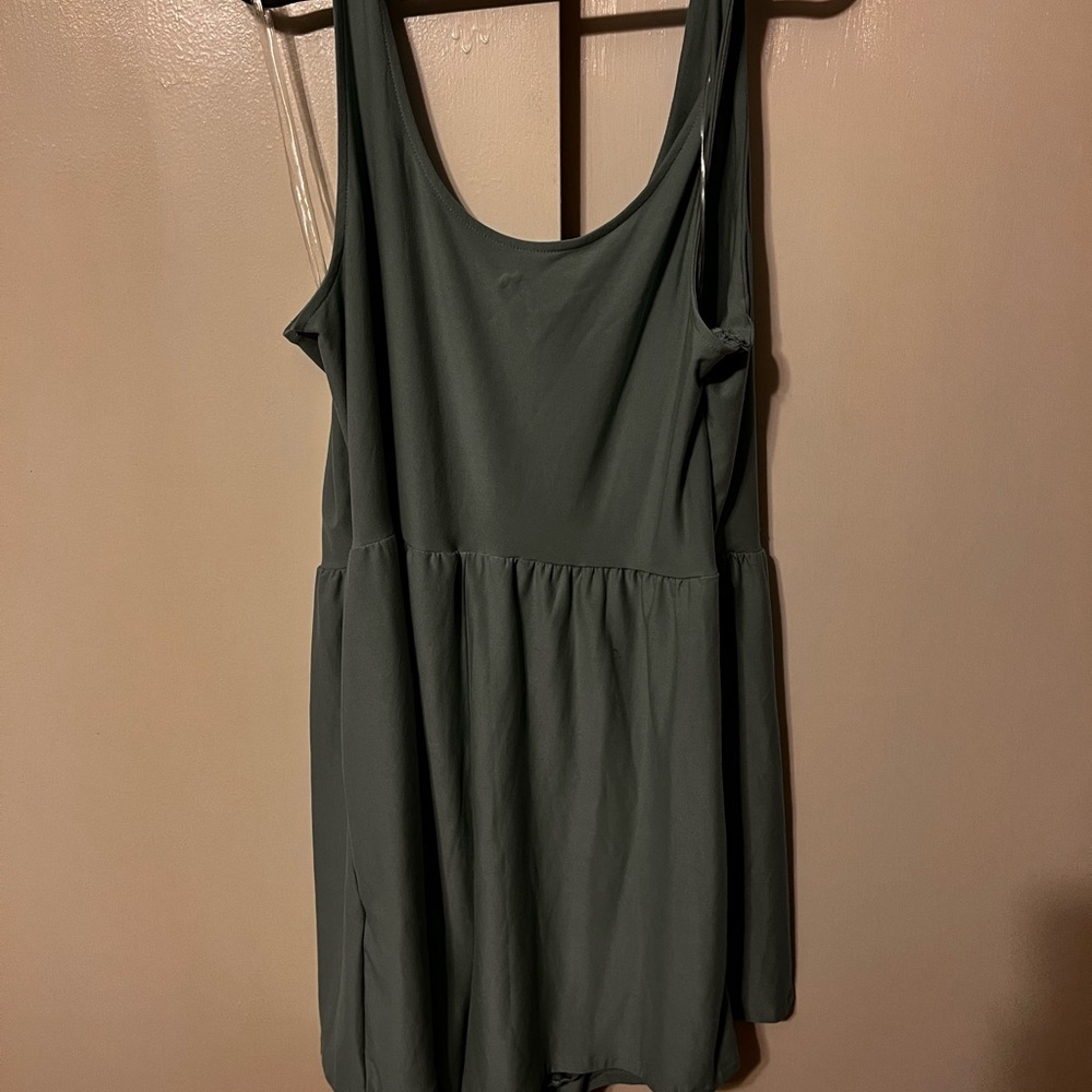Hunter green dress/ short. Great condition. Size large
